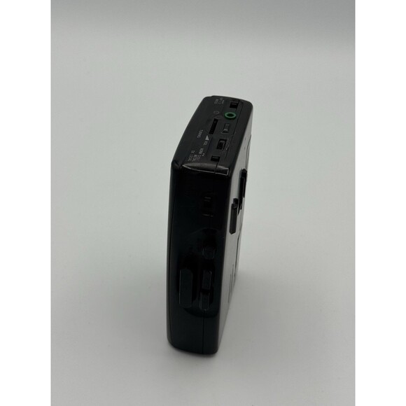 Sony WM-FX21 Walkman AM/FM Radio Cassette Player Radio Works Tape AS-IS - Picture 4 of 9